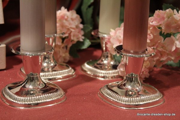 VERKAUFT 4 Kerzenständer mit Perlrand  im Geschenkverpackung Original aus der Zeit, Versilbert